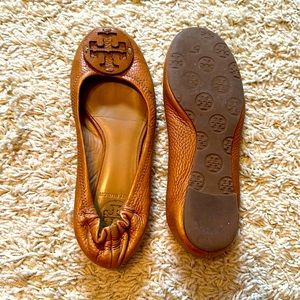 Tory Burch a flat size 6. Great condition